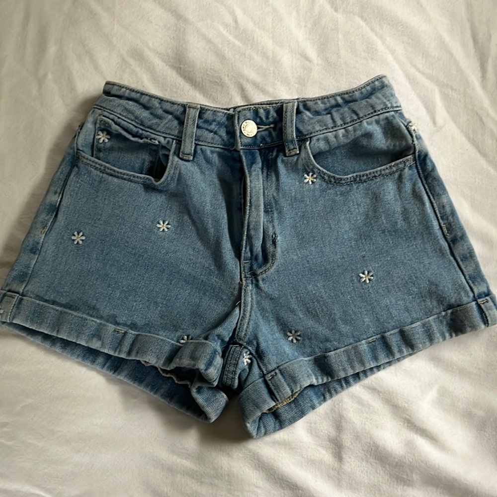 PacSun Mom Short with Embroidered Daisies